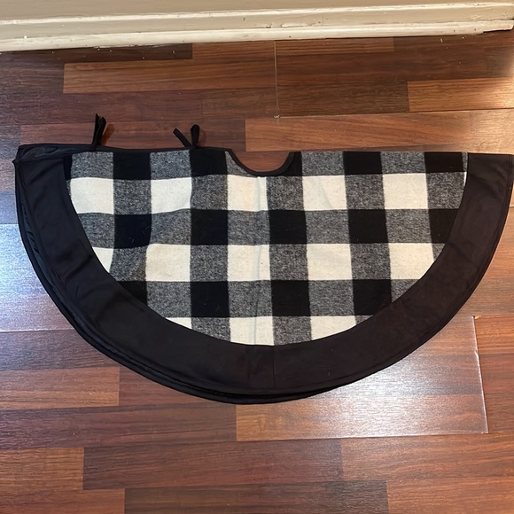 Tree Skirt - Picture 3 of 4